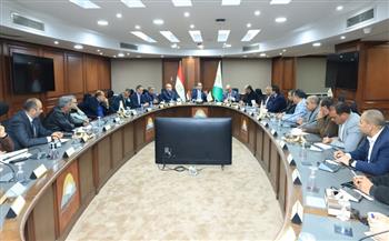محافظ الجيزة يجتمع برؤساء الأحياء والمراكز لمتابعة ضبط الأسواق ومنع التلاعب بالأسعار