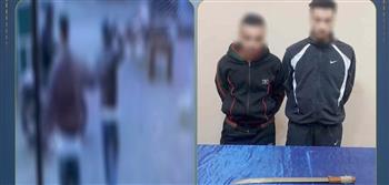 القبض على شخصين ظهرا بفيديو يحملان أسلحة بيضاء أثناء استقلالهما دراجة نارية بالجيزة