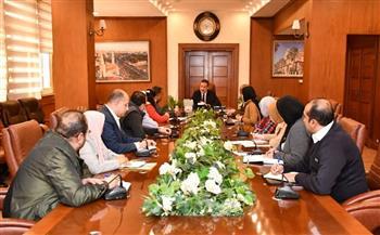 محافظ بورسعيد يعقد اجتماعًا لمتابعة الانتهاء من إجراءات توصيل الكهرباء لمحطة تحلية المياه 