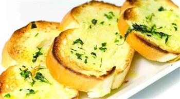 سحور 20 رمضان.. العيش المحمص بالجبنة وزبدة الثوم