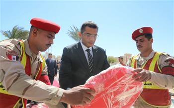 محافظ البحر الأحمر يضع إكليل الزهور على النصب التذكاري للشهداء احتفالًا بذكرى يوم الشهيد 