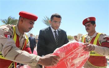 محافظ البحر الأحمر يضع إكليل الزهور على النصب التذكاري للشهداء احتفالًا بذكرى يوم الشهيد 