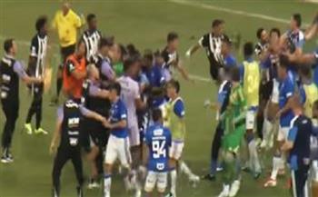شجار جماعي.. 23 بطاقة حمراء في مباراة كروزيرو ضد أتلتيكو مينيرو
