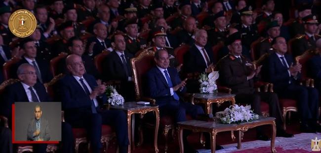 الرئيس السيسي يشاهد فيلمًا تسجيليًا بعنوان «حتى لا ننسى» خلال فعاليات الندوة التثقيفية للقوات المسلحة