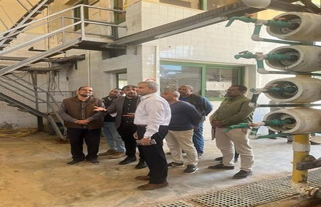 رئيس مياه الشرب بالبحر الأحمر يتفقد مركز خدمة العملاء بالقصير 