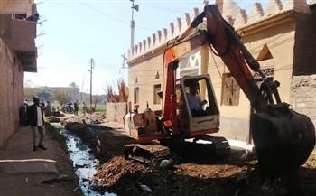 بتوجيهات محافظ سوهاج.. تغطية وتطهير مصرف الطريق المؤدي لمدرسة فزارة بالمراغة