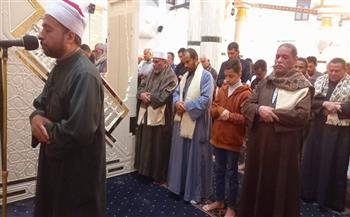في أجواء إيمانية.. إقبال كبير على صلاة التراويح بمساجد أوقاف سوهاج
