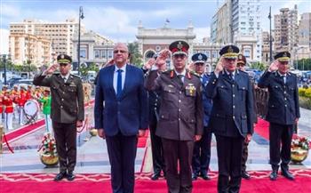 في ذكرى يوم الشهيد.. محافظ الإسكندرية يشارك بمراسم وضع إكليل الزهور على النصب التذكاري للشهداء