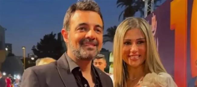 عمرو محمود ياسين يدعم زوجته في أزمتها الصحية: صبورة وشجاعة