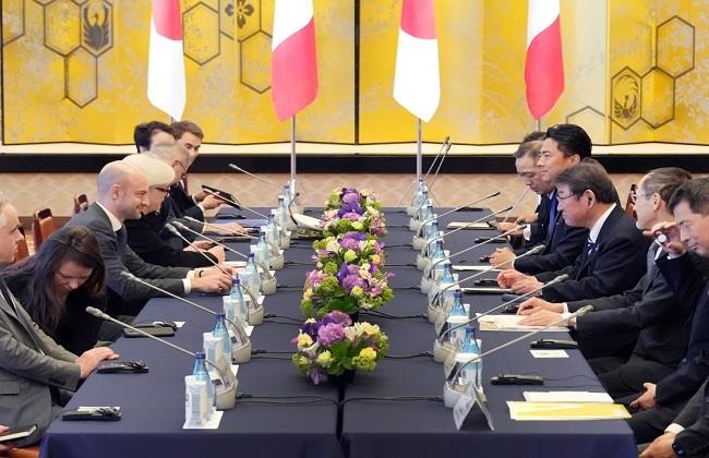 اليابان وفرنسا تتعهدان بتعزيز تعاونهما الدفاعي الدبلوماسي خلال اجتماع "2+2"