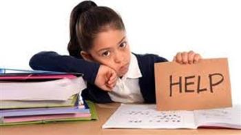 في موسم الامتحانات.. أخطاء تربوية تهدد ثقة طفلك بنفسه