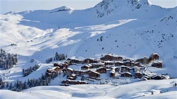 ذهب بمفرده إلى منطقة وعرة.. وفاة متزلج في جبال الألب