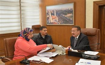 محافظ بورسعيد يستعرض شكاوى ومطالب المواطنين