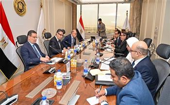 وزراء التموين والزراعة والاستثمار يعقدون اجتماعًا ثلاثيًا لبحث سبل تنظيم وتداول السلع الاستراتيجية 