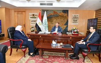 محافظ الفيوم يناقش سبل التعاون بين المستشفيات الجامعية والمركزية لتعزيز المنظومة الصحية ورفع كفاءة الخدمات 