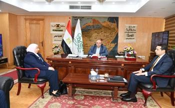محافظ الفيوم يناقش سبل التعاون بين المستشفيات الجامعية والمركزية لتعزيز المنظومة الصحية ورفع كفاءة الخدمات 