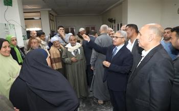 محافظ بني سويف خلال جولته بالواسطى وناصر ويوجه بتسجيل بياناتهم ومتابعة مطالب المواطنين