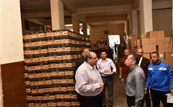 زيارة مفاجئة لمحافظ أسوان بالمجمع الاستهلاكي بالشيخ هارون ويشدد على ضخ كميات كافية من السلع
