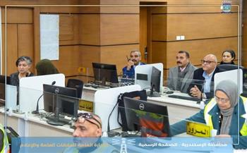 محافظ الإسكندرية يُدير غرفة "إدارة الأزمات" من داخل مركز السيطرة