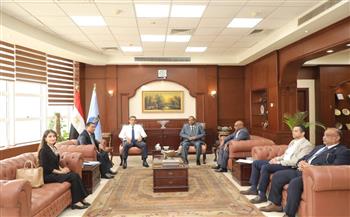 محافظ البحر الأحمر يعقد لقاءً موسعاً مع أعضاء مجلسي النواب والشيوخ