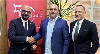 بنك saib  يسلم هاتف iPhone 17  للفائز بحملته الترويجية لبطاقاته الائتمانية خلال شهر رمضان