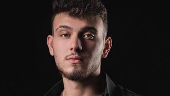 الشامي يؤجل ألبومه الأول تضامنًا مع أحداث لبنان ويدعو لدعم المتضررين 