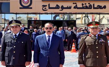 العيد القومي 227 لسوهاج.. المحافظ يضع إكليل الزهور على النصب التذكاري للشهداء 