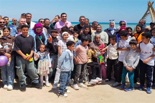 محافظ البحر الأحمر ووزير الشباب يتابعان مستوى الخدمات بالمدينة الشبابية بالغردقة 