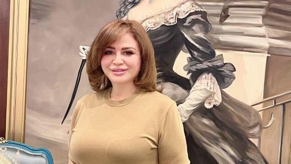 إلهام شاهين تنشر صورًا جديدة من مطار القاهرة 