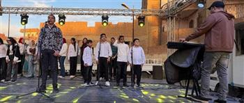 كورال الفيوم يتألق في ثاني ليالي المسرح المتنقل