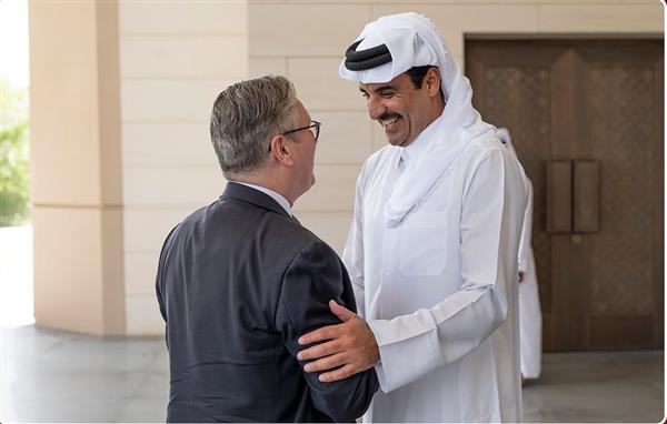 أمير قطر ورئيس الوزراء البريطاني يبحثان تطورات الأوضاع الإقليمية والدولية 