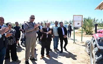 محافظ جنوب سيناء يشهد انطلاق حصاد القمح بوادي الطور 