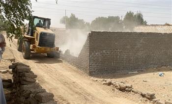 إزالة 22 حالة تعد واسترداد 6290 م من أراضي الدولة والزراعة بقنا ونجع حمادي