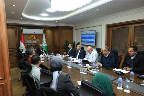 محافظ الجيزة يعقد اجتماعًا موسعًا لمتابعة ملفات العمل بحي العمرانية 