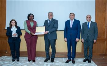 "جمبلاط" يختتم تدريب كوادر من 15 دولة أفريقية في مجالي الطاقة والاتصالات