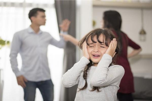 هل تؤثر  الخلافات الأسرية على شخصية الطفل؟ آثار نفسية تمتد إلى مرحلة البلوغ