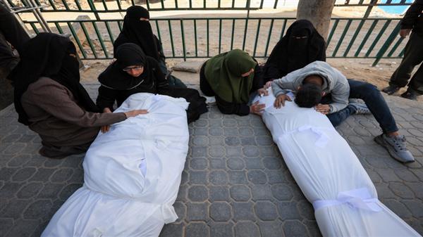 استشهاد 6 فلسطينيين وإصابة آخرين جراء قصف الاحتلال مخيم البريج وخان يونس 