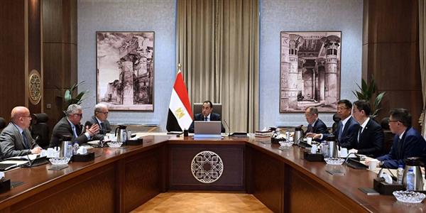 رئيس الوزراء يلتقي رئيس مجلس إدارة شركة "خينان تشهنجفو" لاستعراض خطة إقامة مصنع لإنتاج الألومنيوم 