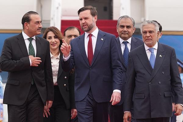 بين 10 بنود إيرانية و15 أمريكية.. مفاوضات معقدة في باكستان 