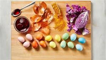 للحفاظ على صحة أفراد أسرتك.. طرق طبيعية لتلوين بيض شم النسيم