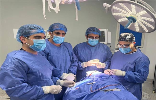 إنقاذ بصر طفل باستخراج جسم غريب بطول 10سم من محجر العين بمستشفى سوهاج الجامعي 