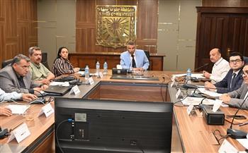 محافظ جنوب سيناء يبحث طلبات المستثمرين وتطوير ملف الأراضي بعدد من المدن
