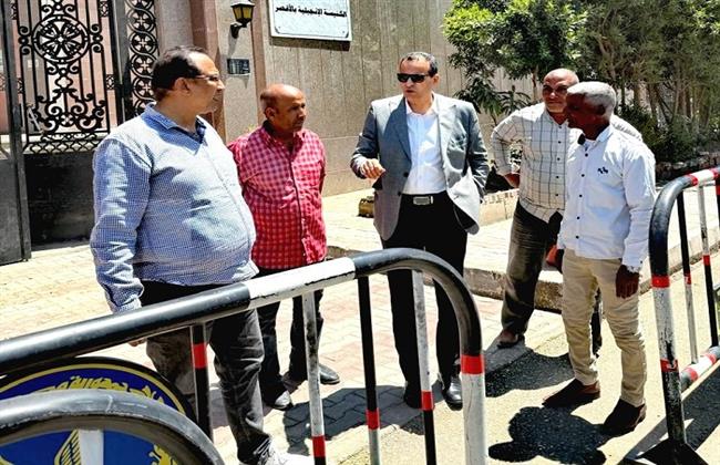 رئيس مدينة الأقصر يتفقد أعمال النظافة ورفع الإشغالات بمحيط الكنائس