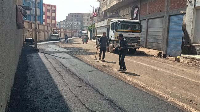 محافظ كفرالشيخ يتابع أعمال رصف شارع الحملة الميكانيكية بدسوق