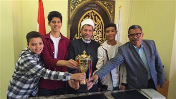 رئيس الإدارة المركزية لمنطقة جنوب سيناء الأزهرية يستقبل طلابًا متميزين ويكرم إدارة رعاية الطلاب