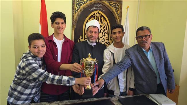 رئيس الإدارة المركزية لمنطقة جنوب سيناء الأزهرية يستقبل طلابًا متميزين ويكرم إدارة رعاية الطلاب