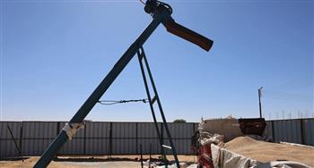 محافظ الوادي الجديد تتفقد مركز تجميع القمح بقرية المعصرة بالداخلة 