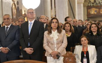 وزيرة التنمية المحلية والبيئة تشهد قداس عيد القيامة المجيد بالكاتدرائية المرقسية بالعباسية 