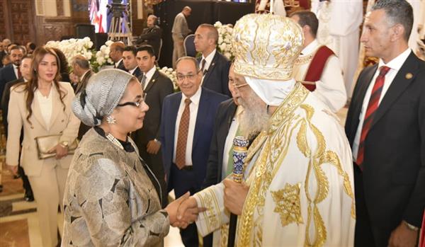 رئيسة القومي للمرأة تشهد قداس عيد القيامة المجيد بالكاتدرائية المرقسية 