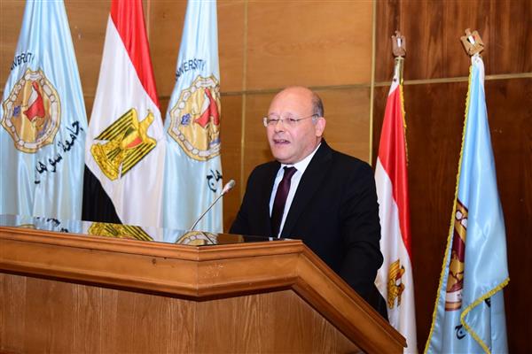 رئيس جامعة سوهاج يكشف تفاصيل الانتهاء من حصر أوائل الخريجين وحملة الماجستير والدكتوراة 